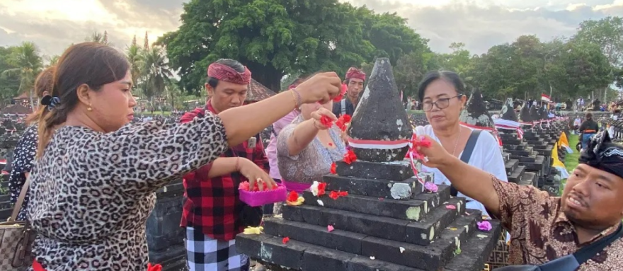 "Memunjung" ke Taman Pujaan Bangsa Margarana